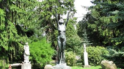 Rising Sunbeam statue - Bory Castle - Hungary-stock-foto