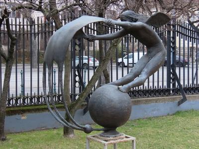 Windboy statue - Budapest - Stefania park-stock-foto