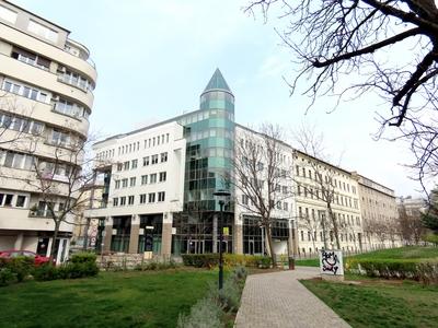 Office building on Markusovszky square - Budapest-stock-foto