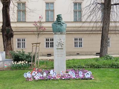 Bust of Giuseppe Garobaldi - Budapest - Museum garden-stock-photo