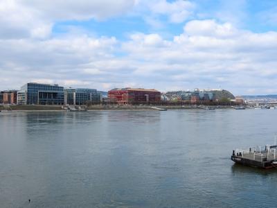 Budapest University of Technology and Economics - Danube - Budapest-stock-foto