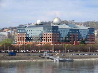 Budapest University of Technology and Economics - Danube-stock-foto
