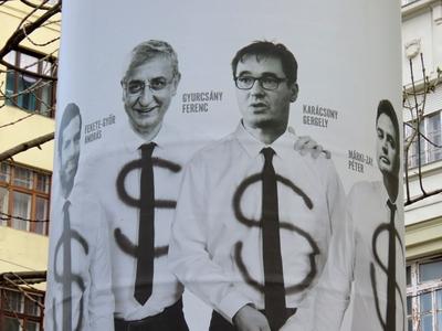 Government poropaganda poster - Budapest - Opposition - US interests-stock-foto