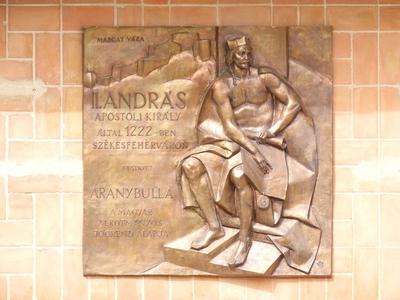 Hungarian King András II - Relief - Székesfehérvár - Golden Bull-stock-foto