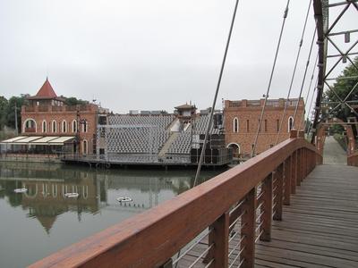 Szarvas - Water theater - Hungary - Wooden bridge-stock-foto