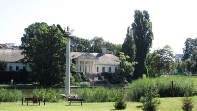 Szarvas - Kőrös - Bolza Castle - Millennium column-stock-foto