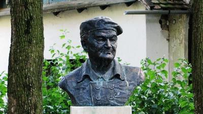 The bust of painter Ruzicskay György - Stzarvas - Hungary-stock-photo