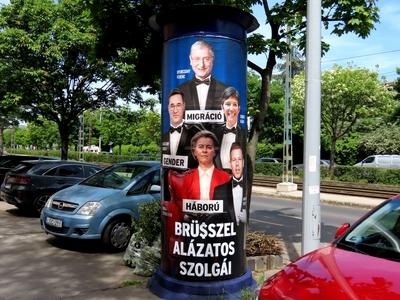 Hungarian government political propaganda poster - Budapest-stock-foto
