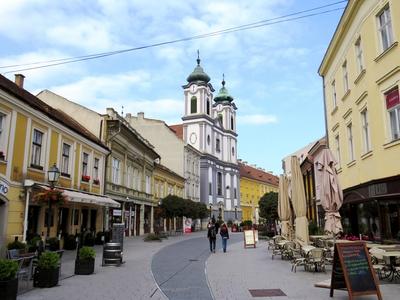 Downtown Székesfehérvár -  Church of Saint John-stock-foto