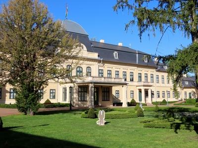Almásy Castle - Gyula - Hungary-stock-foto