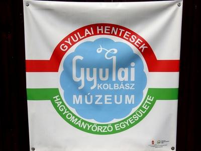 The emblem of the sausage museum in Gyula - Hungary-stock-foto
