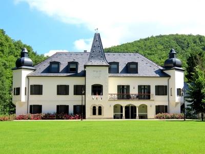 Bretzenheim-Waldbott Castle - Újhuta - Hungary-stock-foto