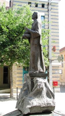 The statue of Archbishop Astrik of Kalocsa - Hungarian Crown-stock-foto