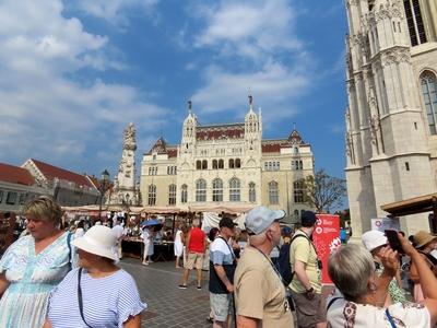 Tourists on Szentáromság tér, Castle Hill in Buda - National Day-stock-foto