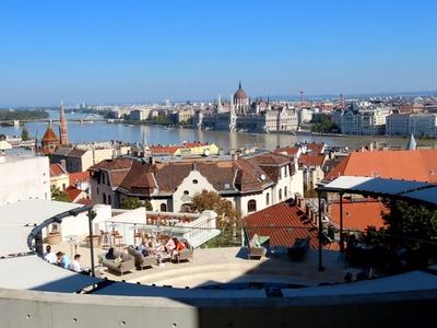 Budapest panorama - Aranybástya hanging garden - Danube-stock-foto