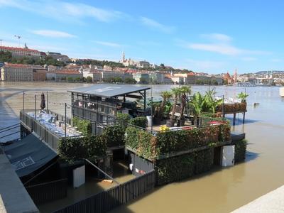 Submerged restaurant - Overflowed Danube river - Budapest - Cyclone Boris-stock-foto