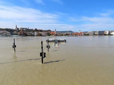 Budapest - Flooded Danube - Submerged Pest quay - Overflowed panorama-stock-foto