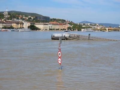 Submerged boat harbor bridge - Overflowed Danube river - Budapest - Cyclone Boris-stock-foto