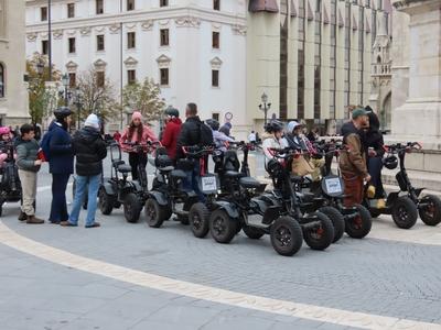 City sightseeing electric motor tourist vehicles - Budapest-stock-foto
