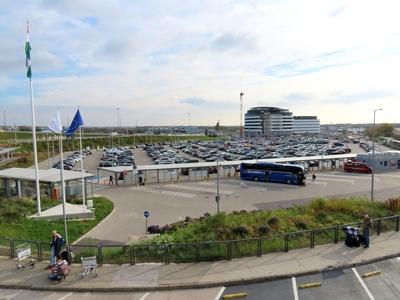 Ferihegy Liszt Ferenc Airport car park, hotels in the background - Budapest-stock-foto