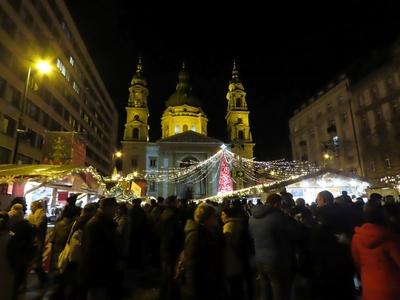 Budapest - Christmas lights - Basilica - Market-stock-foto