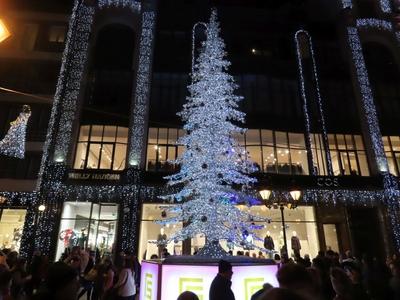 Christmas lights and crowds in downtown Deák Ferenc Street - Budapest-stock-foto