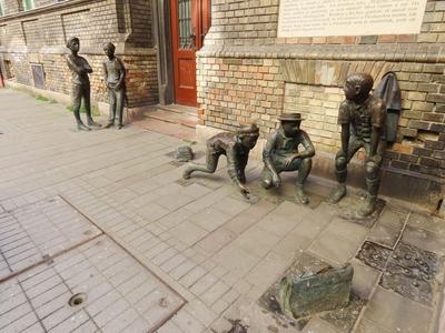 The Pál Street Boys statue group - inspired by Ferenc Molnár's youth novel - Budapest-stock-foto