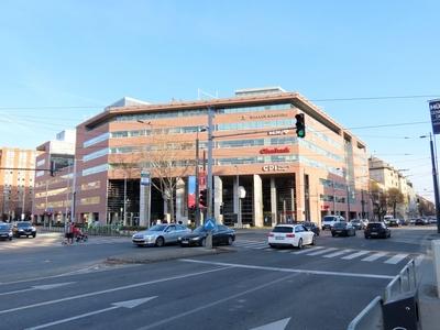 Soroksári Street - Haller Gardens Office building - Budapest-stock-foto