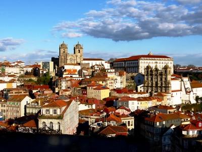 Porto - Panorama - Portugal - Sé cathedral - Episcopal Palace-stock-foto