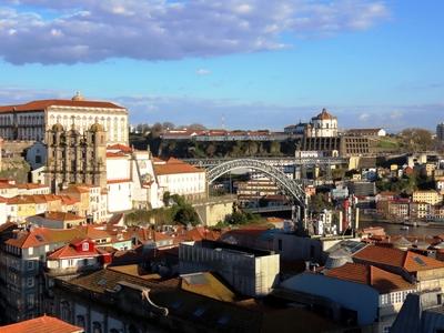 Porto - Panorama - Episcopal Palace - Serra do Pilar Monastery - Portugal-stock-foto