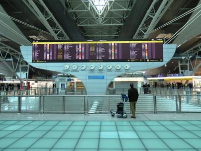 Porto Airport information display board - Portugal-stock-foto