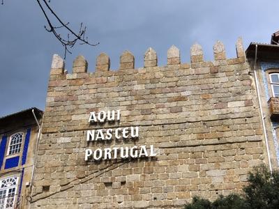 Guimarães - Historic Wall - Here was born Portugal-stock-foto