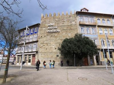 Guimarães - Here was born Portugal - Historic Wall-stock-foto