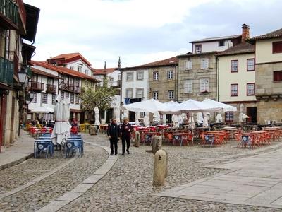 Guimarães - Largo da Oliveira Main Square - Portugal-stock-foto