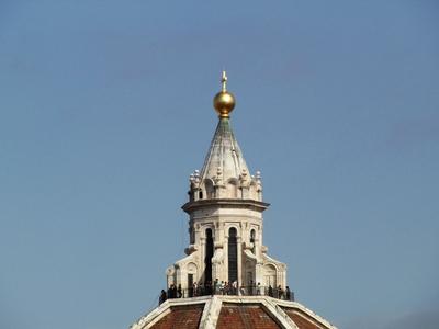The cupole of the dome of Florence with tourists-stock-foto