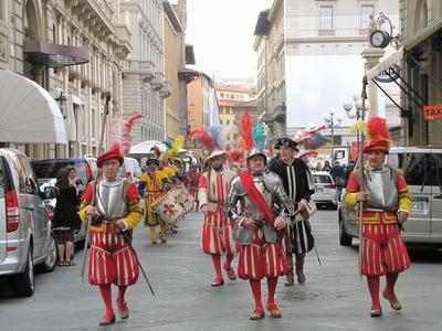 A traditionalist association marching in medieval uniforms - Florence-stock-foto