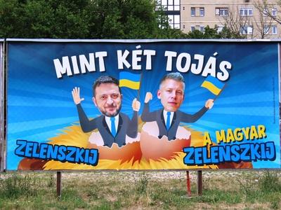 Hungarian political propaganda poster - Two Zelenskys - Budapest-stock-foto
