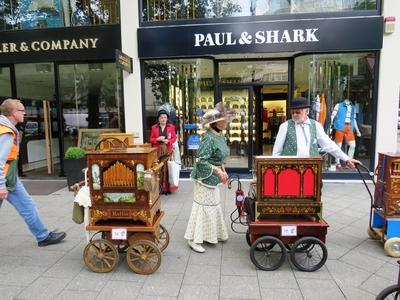 Berlin, 1 July 2017A Hurdy-gurdy nostalgy street musicians at the meeting in Berlin.Verklisek az utcai zen?szek nosztalgia tal?lkoz?j?n Berlinben.-stock-foto
