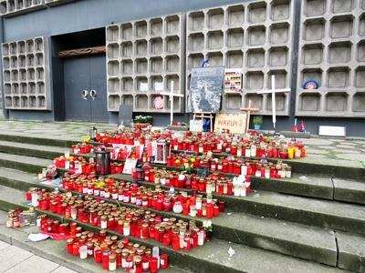 Berlin, 30 June 2017Candles and lampions on the Zoologischer Garten Square to commemorate the victims of the Terrorism of the Breitscheidplatz Square of 19 December 2016.M?csesek a Zoologischer Garten t?ren a 2016. december 19-i Breitscheidplatz t?ri terrormer?nylet ?ldozatainak eml?k?re.-stock-foto