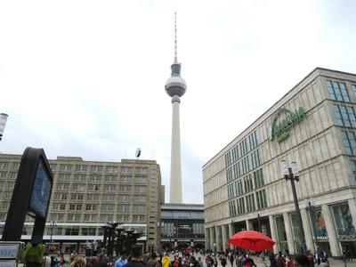 Berlin, 30 June 2017The Alexanderplatz and the Berlin TV tower.Az Alexanderplatz ?s a berlini TV torony.-stock-foto