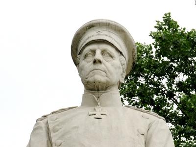 Berlin, 1 July 2017Statue of Field Marshal Helmuth Karl Bernhard Graf von Moltke.Helmuth Karl Bernhard Graf von Moltke (1800-1891) feldmarsal szobra a Stern t?ren. Josef Uphues 1904-ben k?sz?lt alkot?sa.-stock-foto
