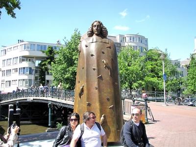 Spinoza - Philosopher's Statue in Amsterdam-stock-foto