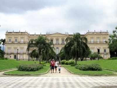 Rio de Janeiro, 25 January 2012.The National Museum of Brasil in Rio de Janeiro Imperial Palace. Partcularly reach its collection of Dinosaurus and Palenteology and Ethnology. It hosts the oldest skeletal find of Latin America, the Luzia.A brazil cs?sz?ri palota, a Sao Cristovao (Szent Krist?f) Rio de Janeiro Sao Cristovao ker?let?ben, a Boa Vista birtokon. A XVIII. sz?zadban ?p?lt klasszicista st?lusban. Itt lakott I. P?ter, aki a portug?l tr?n helyett a brazilt v?lasztotta, majd ut?dja, II.P?ter is. 1818 ?ta a brazil nemzeti m?zeumnak ad otthont. K?l?n?sen gazdag dinoszaurusz ?s etnol?giai gy?jtem?nye. Itt tal?lhat? az amerikai f?ldr?szen lelt leg?sibb emberi csontv?z, a Luzia.-stock-foto