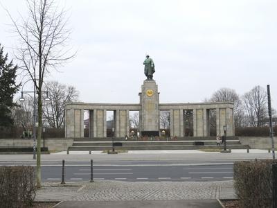 Berlin, 24 March 2018Memorial in honor of the Soviet Soldiers fallen in the fight against nazi-fascism in WWII.A n?ci-fasizmus legy?z?s??rt folytatott harcban elesett szovjet katon?k tisztelet?re ?ll?tott eml?km? Berlinben.-stock-foto
