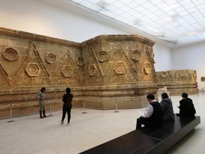 Berlin, 23 March 2018 The ruins of the Palace of Mshatta (Jordan) from the 7th Century AD.A mshattai (Jord?nia) palota homlokzat?nak t?red?ke a Krisztus ut?ni (id?sz?m?t?sunk szerinti) VII. sz-b?l. II. Umajjad al-Walid kalifa uralkod?sa alatt ?p?lt.-stock-foto