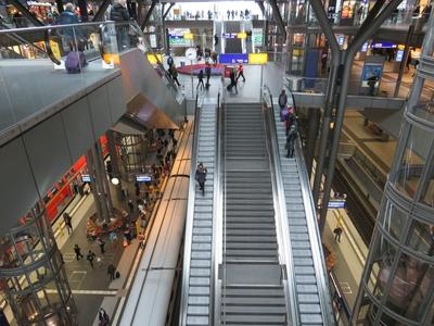 Berlin, 23 March 2018Berlin-main Railway Station's interior..A berlini F?p?lyaudvar, a Hauptbahnhof belseje.-stock-foto