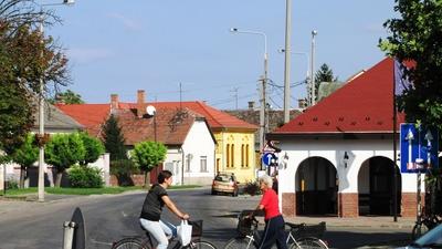 Nagykőrös - Cityscape - Women with bicycles-stock-foto