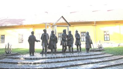Great Teachers - Statuies group - Nagykőrös - Hungary-stock-foto