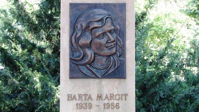 Barta Margit relief - 1956 - Nagykőrös - Hungary-stock-foto