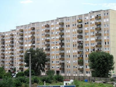 Budapest, 6 August 2016Panel residential homes at the Pest side of ?rp?d Bridge.Panel lak?h?zak az ?rp?d-h?d pesti h?df?j?n?l.-stock-foto